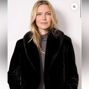 Blanc NYC cropped Faux Fur Jacket in Navy.